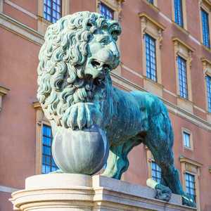 Исследуйте Стокгольм в своем собственном темпе с автобусными экскурсиями hop-on hop-off – Панорамные виды, аудиогиды и неограниченные остановки в 2026 году